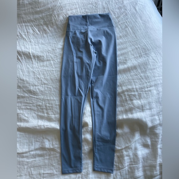 Ruched blue leggings 🩵 - Picture 2 of 3